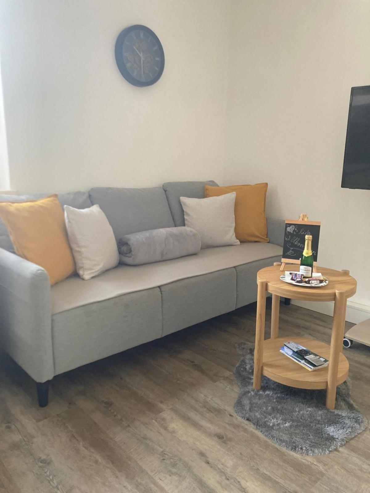 Ferienwohnung Im Zentrum Mit Balkon Und Parkplatz غموندين المظهر الخارجي الصورة